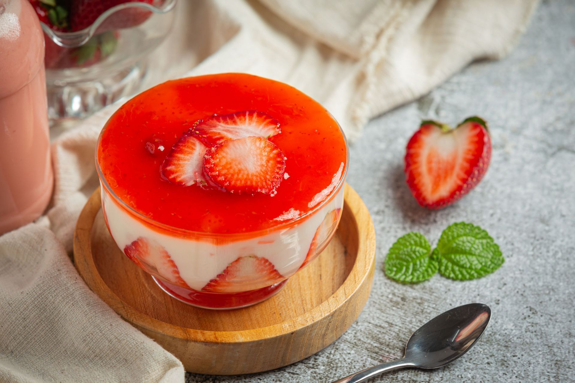 Budynie, galaretki, kisiele - homemade-yogurt-with-fresh-strawberry-old-dark-background.jpg